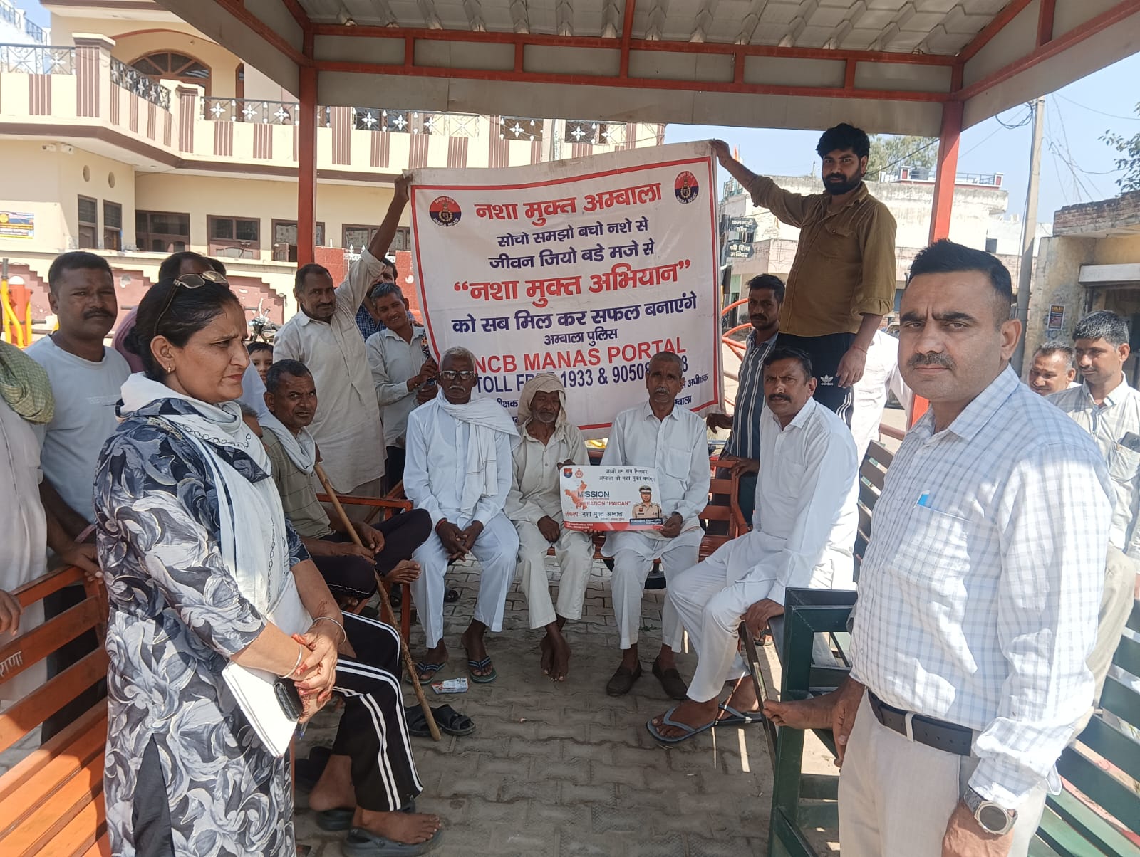 अम्बाला पुलिस द्वारा आमजन/युवाओं को साईबर जागरूकता, नशे से दूर रहने बारे किया जागरूक और पढाया यातायात नियमों का पाठ  नशे बारे एनसीबी मानस पोर्टल ट्रोल फ्री नम्बर 1933, 9729990117, 9729990112 और 9050891508 पर काॅल कर सूचना दे सकते है नागरिक  	     पुल