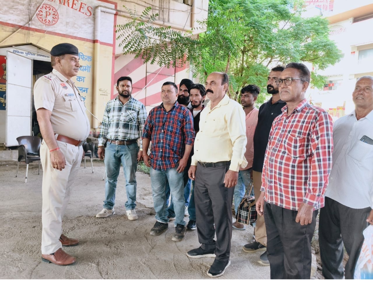 अम्बाला पुलिस द्वारा आमजन/युवाओं को साईबर जागरूकता, नशे से दूर रहने बारे किया जागरूक और पढाया यातायात नियमों का पाठ,  नशे बारे ट्रोल फ्री नम्बर 1933 पर काॅल कर सूचना दे सकते है नागरिक       पुलिस अधीक्षक अम्बाला।