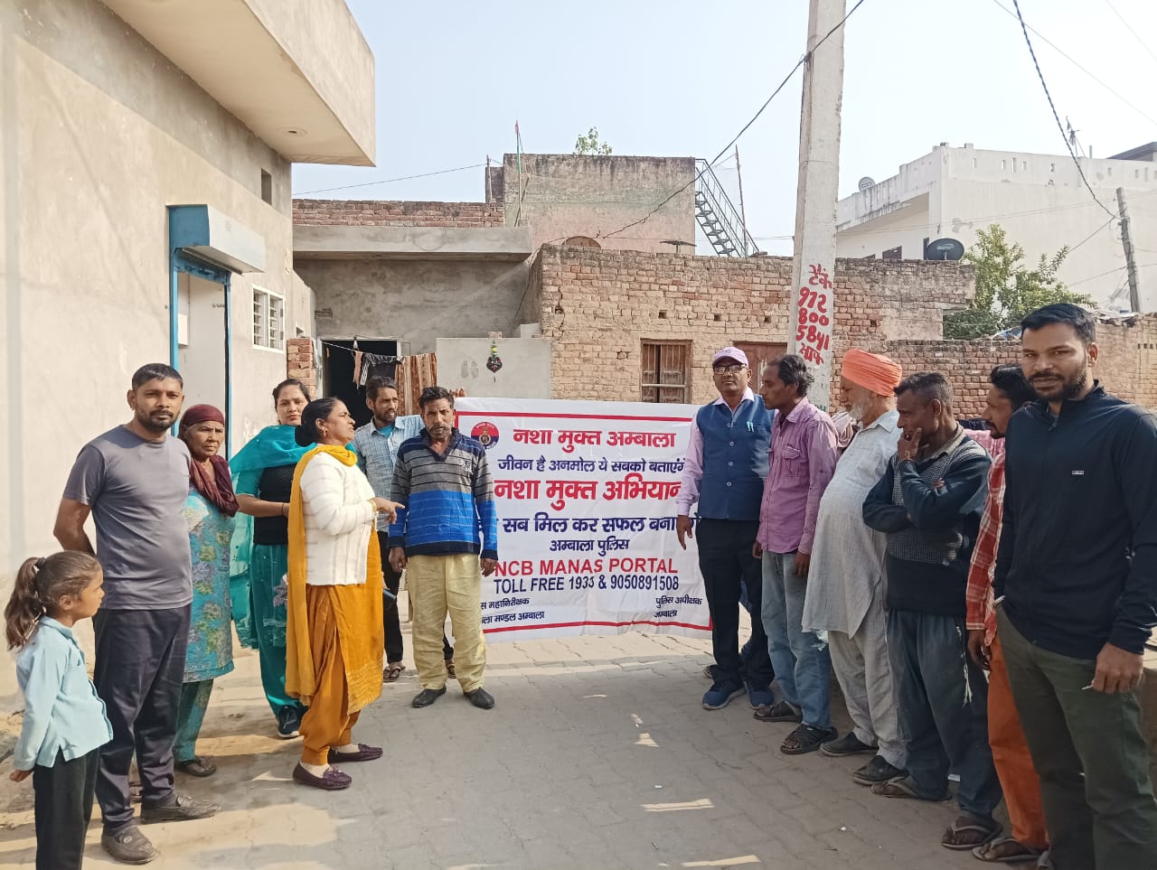 अम्बाला पुलिस द्वारा आमजन/युवाओं को साईबर जागरूकता, नशे से दूर रहने बारे किया जागरूक और पढाया यातायात नियमों का पाठ  नशे बारे एनसीबी मानस पोर्टल ट्रोल फ्री नम्बर 1933  व साइबर धोखाधड़ी होने पर तुरन्त हेल्पलाईन नं0 1930 पर काॅल कर सूचना दे सकते है नागर