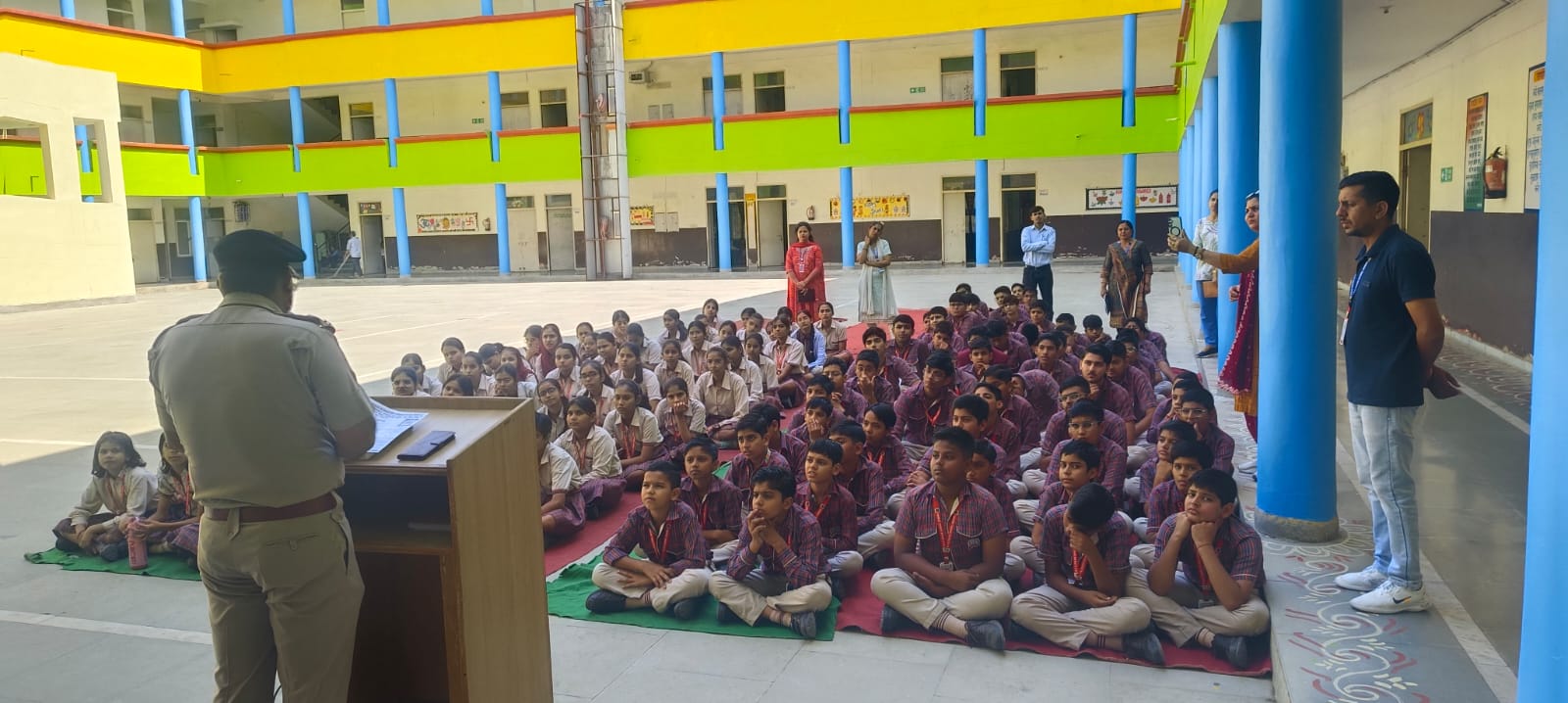साइबर क्राइम थाना रेवाड़ी पुलिस द्वारा  डीएवी पुलिस पब्लिक स्कूल रेवाड़ी के विद्यार्थियों, के बीच एक जागरूकता कार्यक्रम आयोजित किया गया।