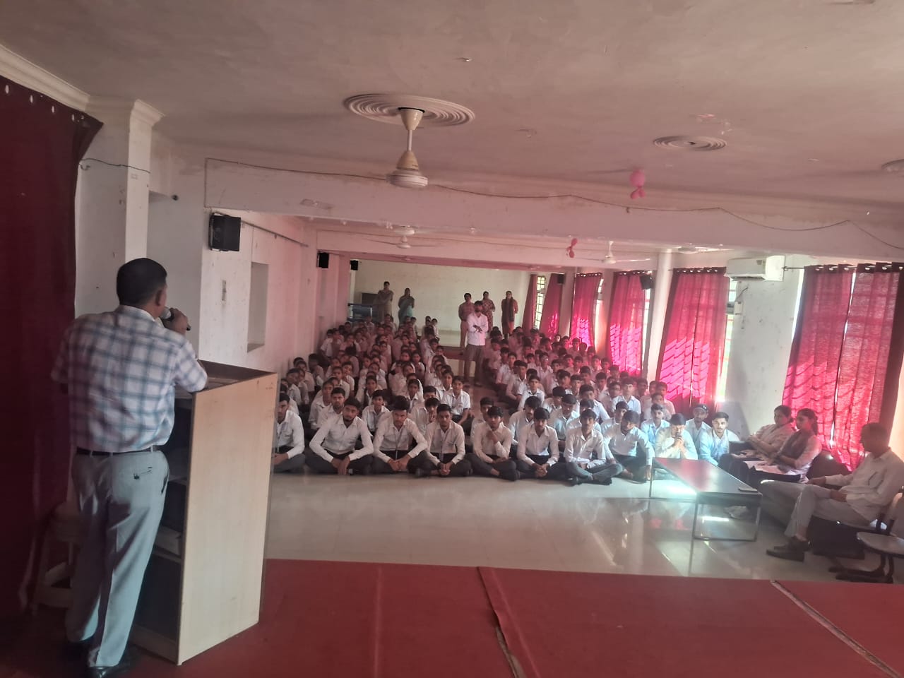 नशा मुक्त टीम ने ऋषि पब्लिक स्कूल दिल्ली रोड, वीआईपी इंटरनैशनल स्कूल महेंद्रगढ़ रोड व अरावली इंटरनैशनल स्कूल गांव गोकलगढ़ का दौरा कर विद्यार्थियों को नशे के दुष्प्रभाव एवं बचाव बारे किया जागरूक।