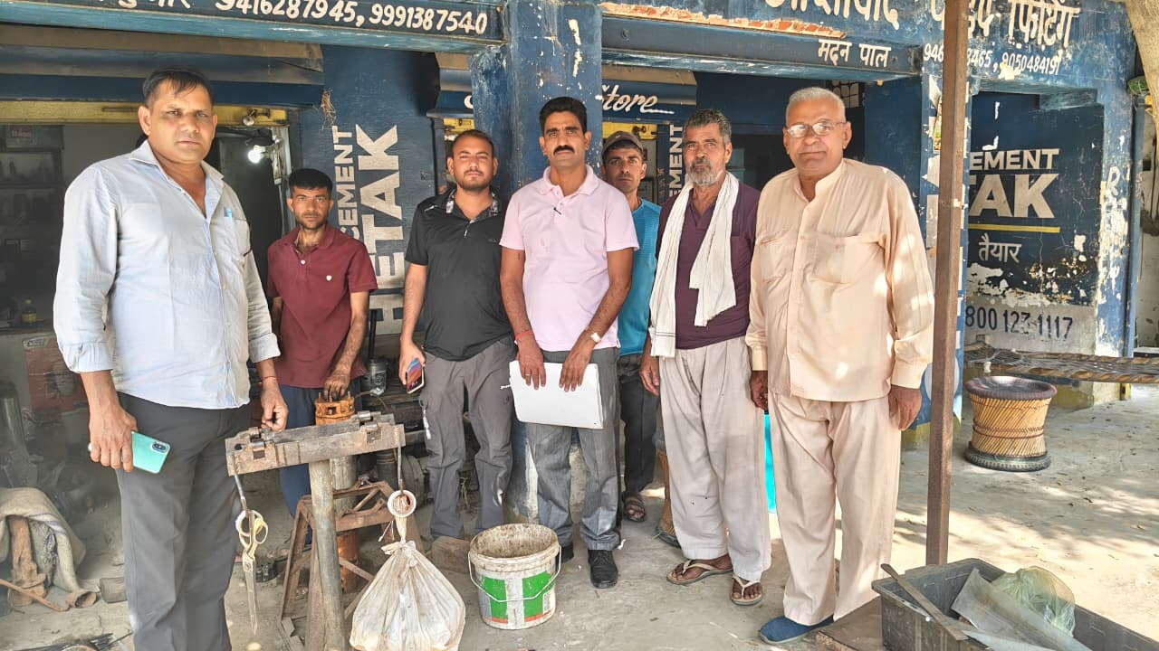 जिला पुलिस की नशा मुक्त टीम ने गांव मामडीया आसलपुर, मामडीया अहीर व मामडीया ठेठर में डोर टू डोर जाकर ग्रामीणों को नशे के दुष्प्रभाव एवं बचाव बारे किया जागरूक।