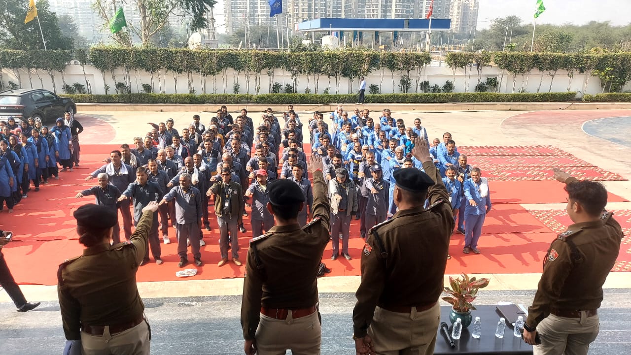 District Police organised Police Pathshaala at RPS School, Dharuhera to make the school staff aware about cyber crime, crimes against women/children, dial 112, Durga Shakti App and traffic rules.