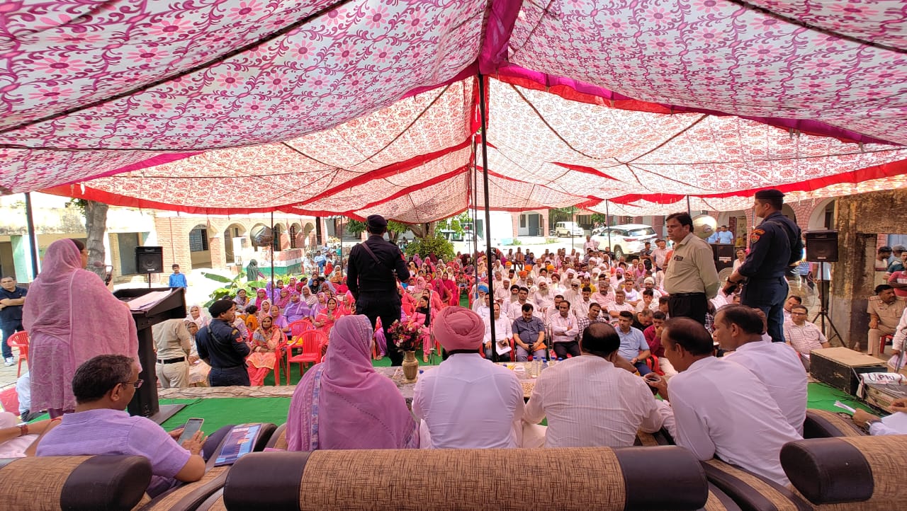 पूंडरी विधानसभा के गांव हाबडी में सरकारी स्कूल में महिला एवं बाल विकास राज्य मंत्री कमलेश ढांडा किया जन संवाद